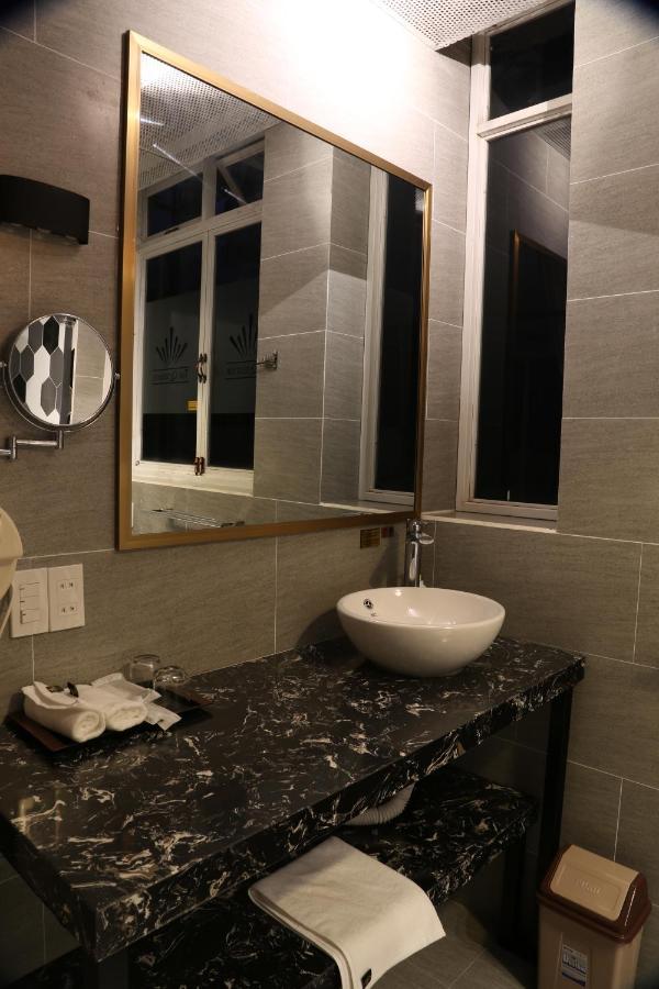 The Queendor Boutique Hotel Thành Pho Ho Chí Minh Esterno foto
